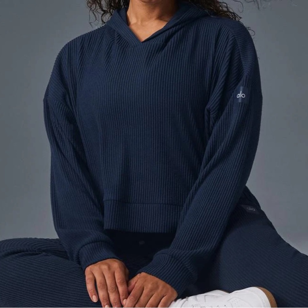 Alo Muse Hoodie and Jogger Set - size Medium
